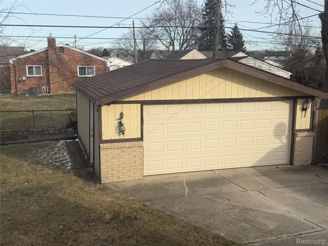 30510 Groveland Street, Madison Heights, MI 48071