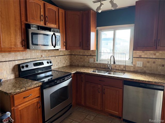 30510 Groveland Street, Madison Heights, MI 48071