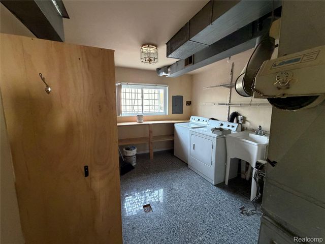 30510 Groveland Street, Madison Heights, MI 48071