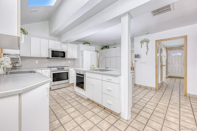 23 S Parker Drive, Monsey, NY 10952