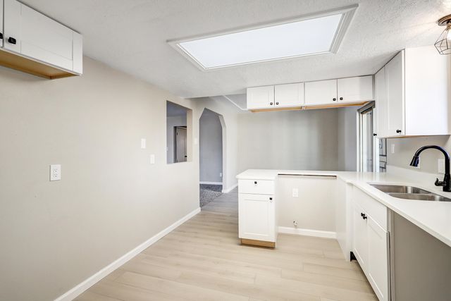 329 46th Street NW, Albuquerque, NM 87105