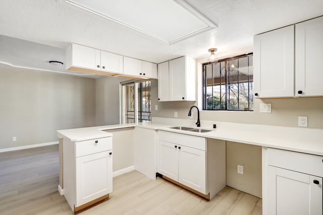 329 46th Street NW, Albuquerque, NM 87105