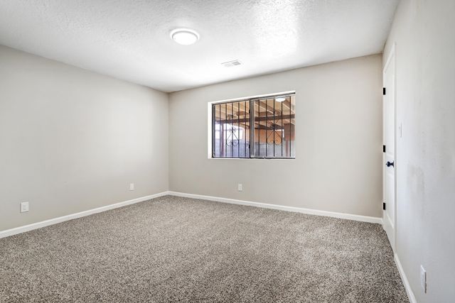 329 46th Street NW, Albuquerque, NM 87105