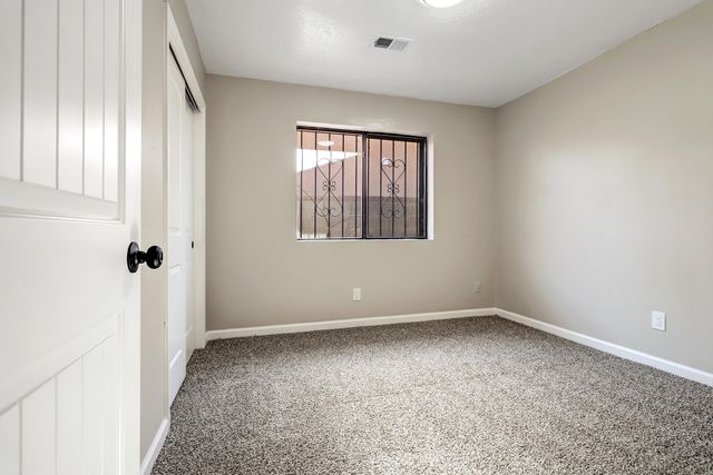 329 46th Street NW, Albuquerque, NM 87105