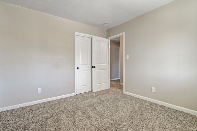 329 46th Street NW, Albuquerque, NM 87105