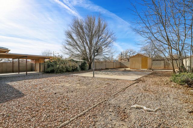 329 46th Street NW, Albuquerque, NM 87105