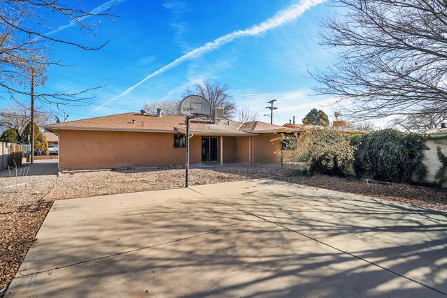 329 46th Street NW, Albuquerque, NM 87105
