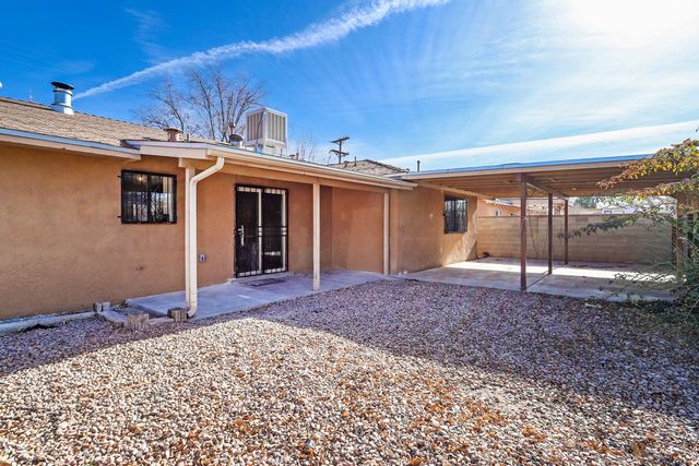 329 46th Street NW, Albuquerque, NM 87105