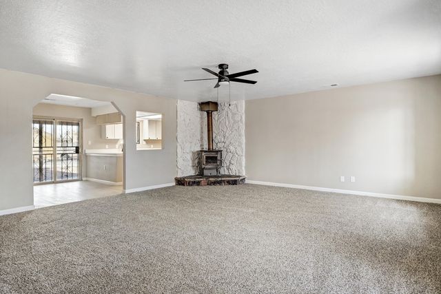 329 46th Street NW, Albuquerque, NM 87105