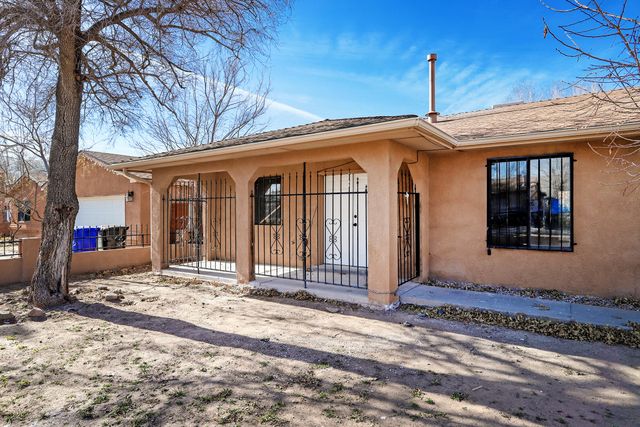 329 46th Street NW, Albuquerque, NM 87105