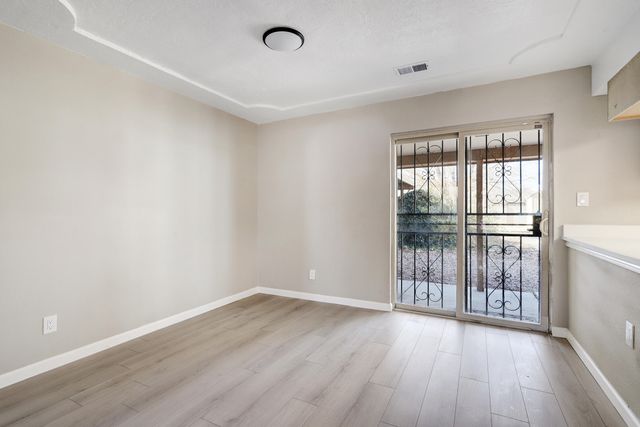 329 46th Street NW, Albuquerque, NM 87105