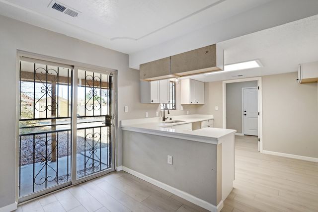 329 46th Street NW, Albuquerque, NM 87105