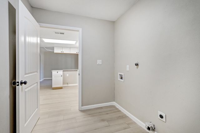 329 46th Street NW, Albuquerque, NM 87105