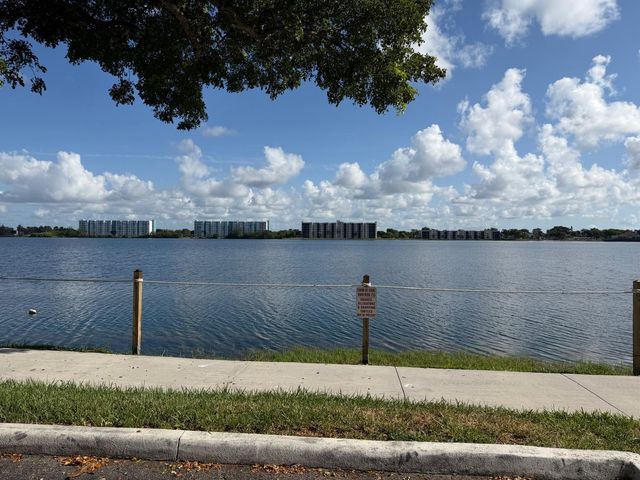 118 Lake Emerald Drive 107, Oakland Park, FL 33309