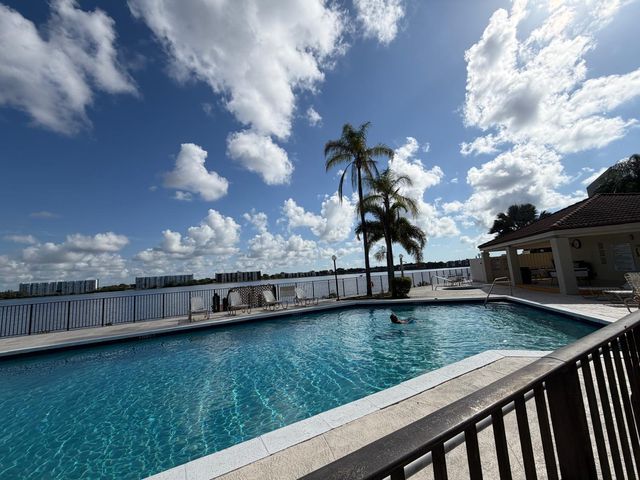 118 Lake Emerald Drive 107, Oakland Park, FL 33309