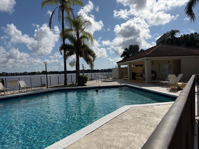 118 Lake Emerald Drive 107, Oakland Park, FL 33309