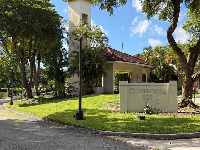 118 Lake Emerald Drive 107, Oakland Park, FL 33309
