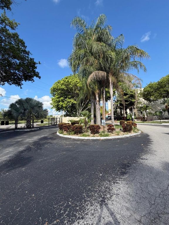 118 Lake Emerald Drive 107, Oakland Park, FL 33309