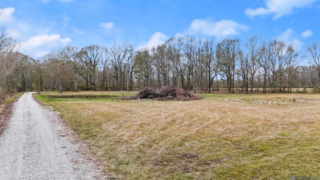 10564 Summerside Dr, Baker, LA 70714