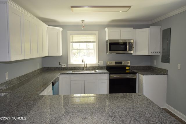 1660 W Pennsylvania Avenue Extension W, Southern Pines, NC 28387