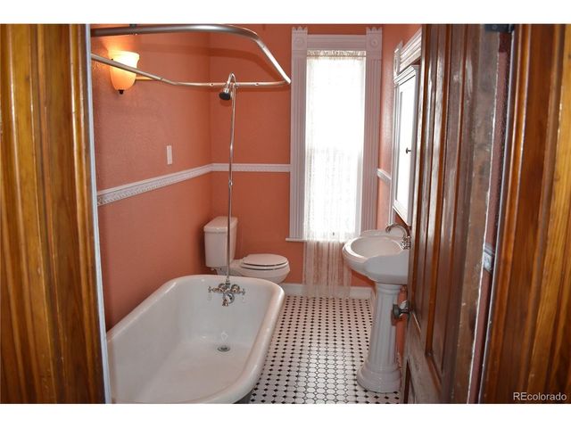 1707 Lake Ave, Pueblo, CO 81004