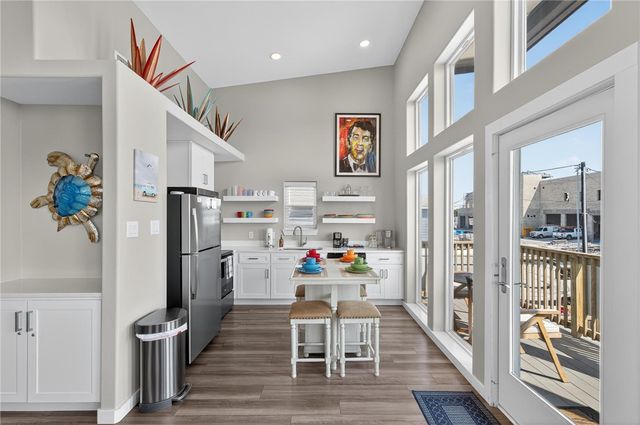 418 S 9th St, Port Aransas, TX 78373