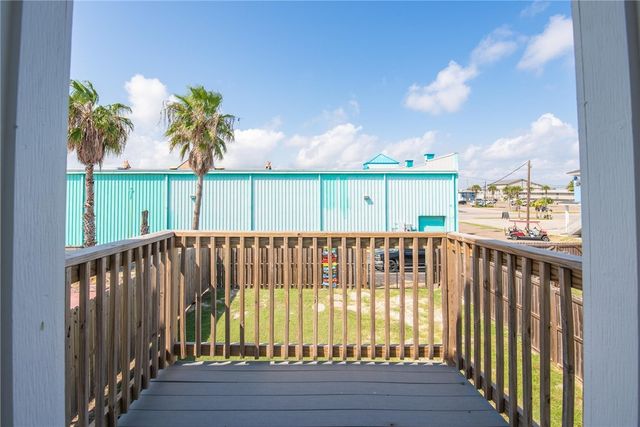 418 S 9th St, Port Aransas, TX 78373
