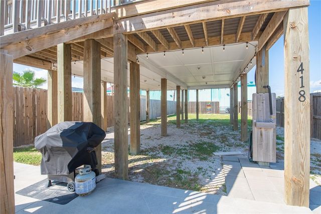 418 S 9th St, Port Aransas, TX 78373