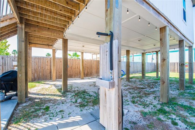 418 S 9th St, Port Aransas, TX 78373