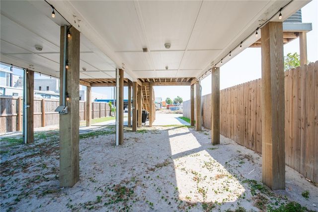 418 S 9th St, Port Aransas, TX 78373