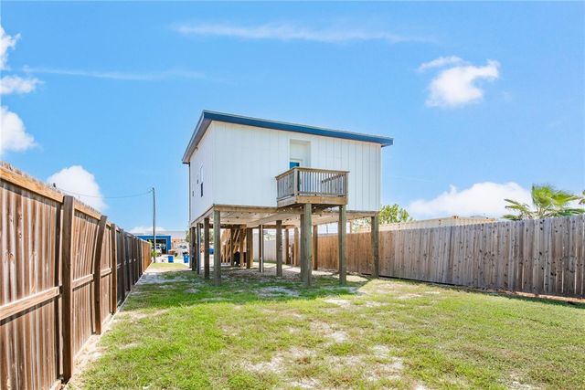 418 S 9th St, Port Aransas, TX 78373