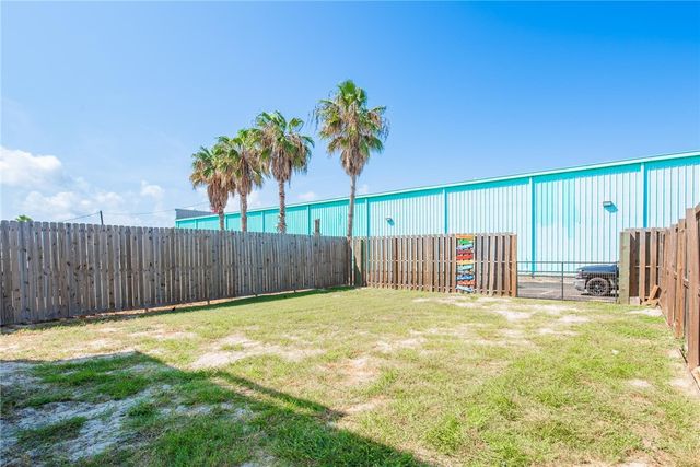 418 S 9th St, Port Aransas, TX 78373