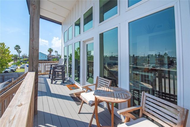 418 S 9th St, Port Aransas, TX 78373