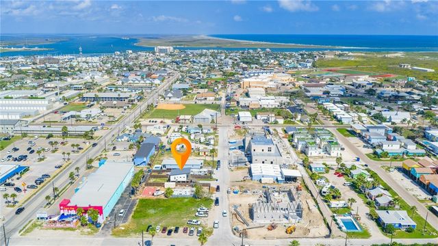 418 S 9th St, Port Aransas, TX 78373
