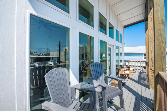 418 S 9th St, Port Aransas, TX 78373