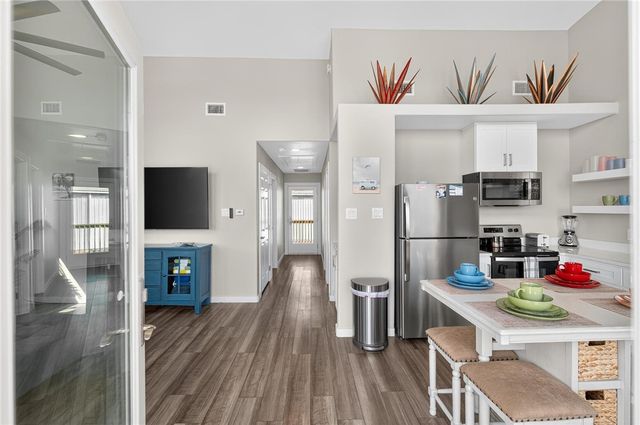 418 S 9th St, Port Aransas, TX 78373