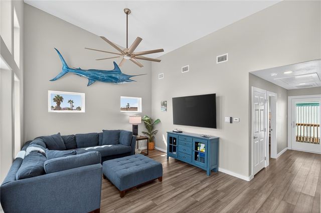 418 S 9th St, Port Aransas, TX 78373