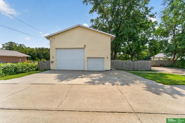 5116 Pine Street, Omaha, NE 68106