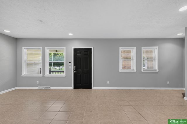 5116 Pine Street, Omaha, NE 68106