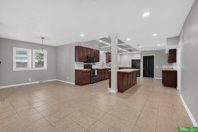 5116 Pine Street, Omaha, NE 68106