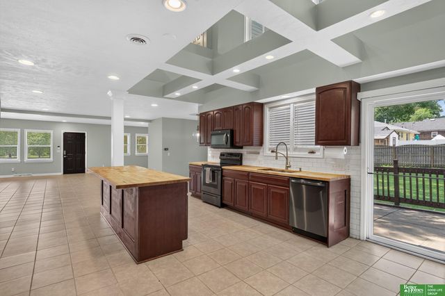 5116 Pine Street, Omaha, NE 68106