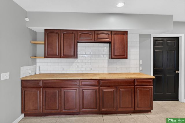 5116 Pine Street, Omaha, NE 68106