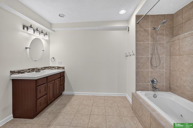 5116 Pine Street, Omaha, NE 68106