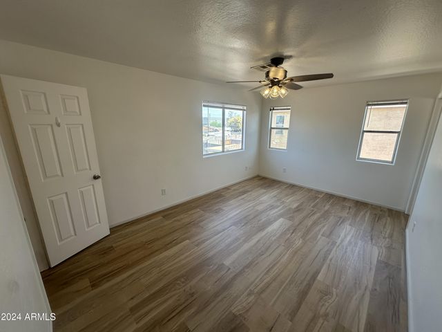 2616 E SOUTHGATE Avenue 2, Phoenix, AZ 85040
