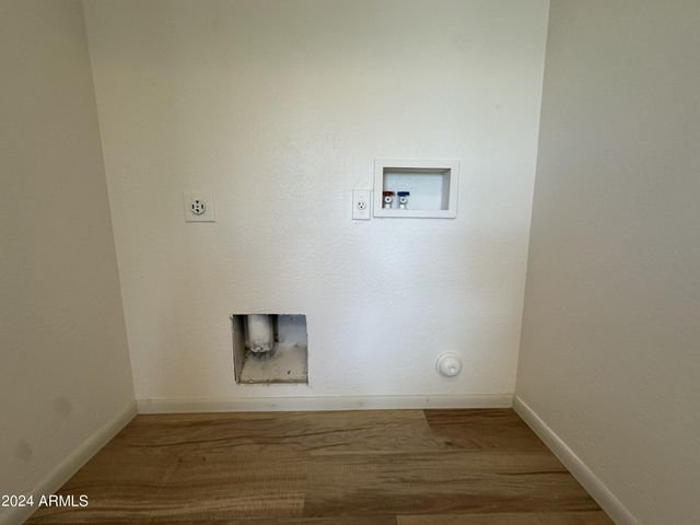 2616 E SOUTHGATE Avenue 2, Phoenix, AZ 85040