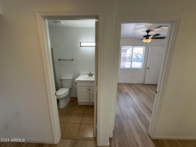 2616 E SOUTHGATE Avenue 2, Phoenix, AZ 85040