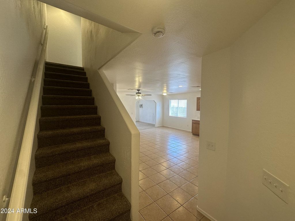 Image 10 of property listing at 2616 E SOUTHGATE Avenue 2, Phoenix, AZ 85040