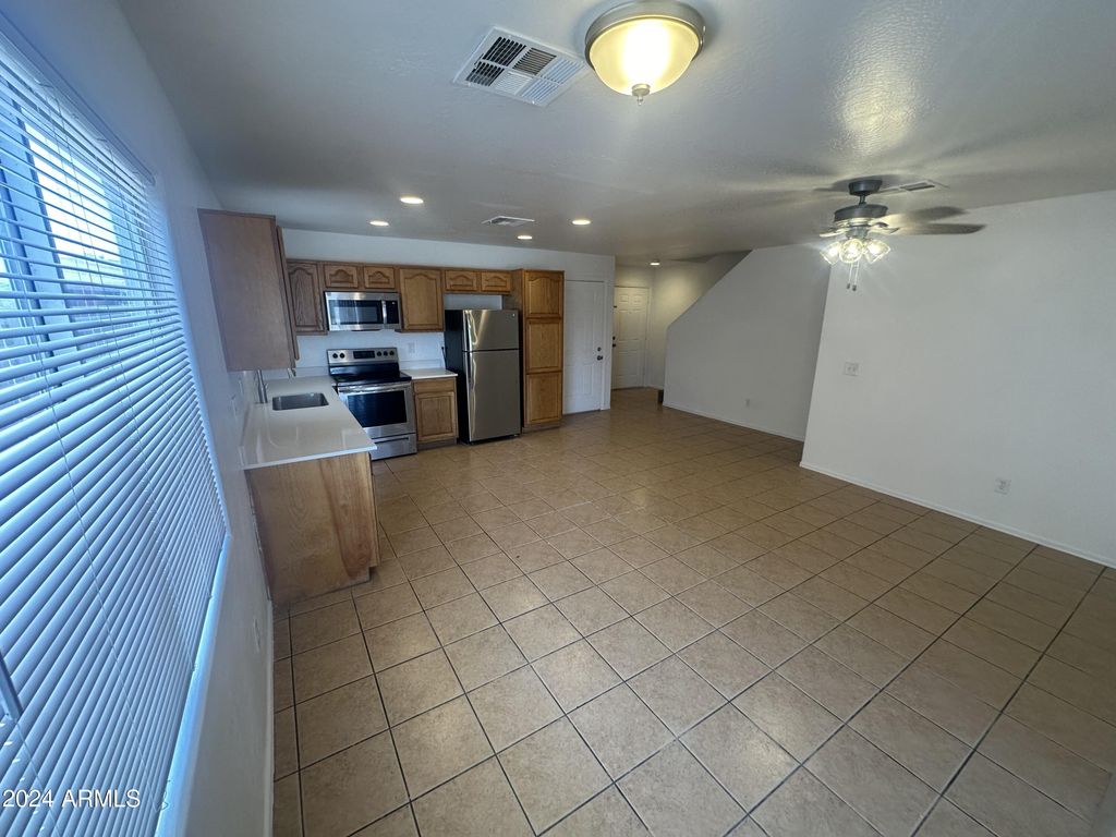 Image 13 of property listing at 2616 E SOUTHGATE Avenue 2, Phoenix, AZ 85040