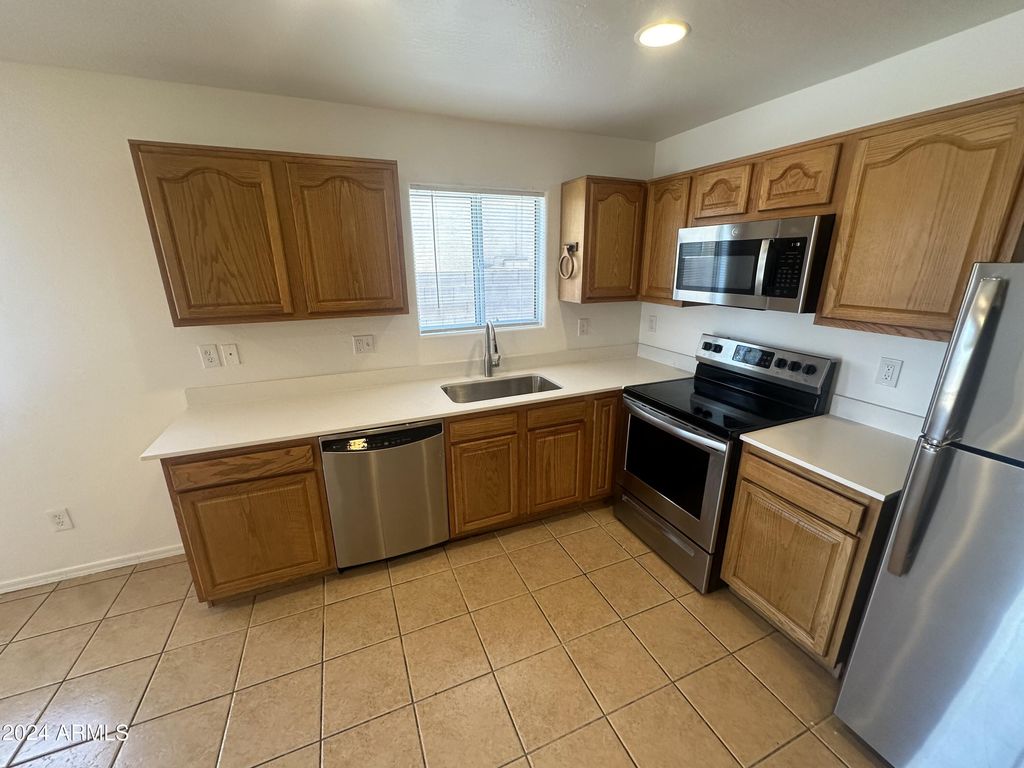 Image 14 of property listing at 2616 E SOUTHGATE Avenue 2, Phoenix, AZ 85040