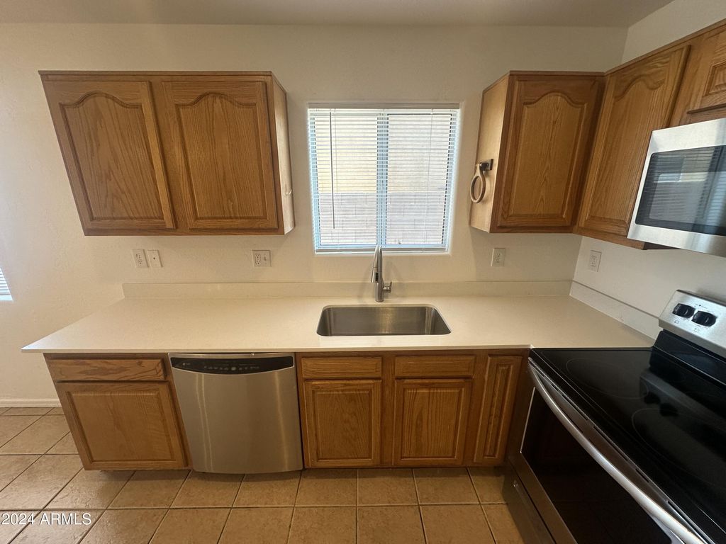 Image 15 of property listing at 2616 E SOUTHGATE Avenue 2, Phoenix, AZ 85040